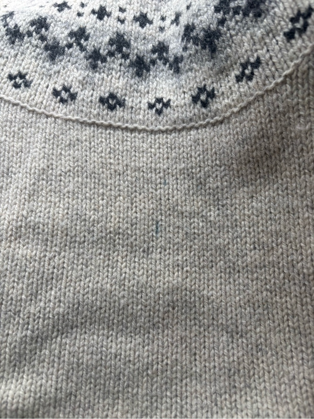 L.L. Bean Fair Isle Heather Gray and Cream Nordic Yoke Wool Crewneck Sweater M - Picture 15 of 16
